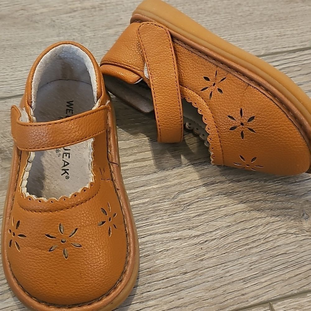 Brown Dress Shoes with Floral Cutouts and Adjustable Strap - Picture 2 of 4